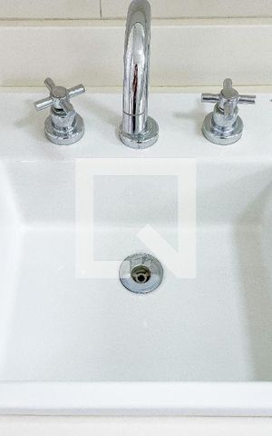Apartamento para alugar com 74m², 2 quartos e 2 vagas Apartamento para alugar com 74m², 2 quartos e 2 vagasBanheiro da Suíte