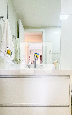 Apartamento para alugar com 74m², 2 quartos e 2 vagas Apartamento para alugar com 74m², 2 quartos e 2 vagasBanheiro