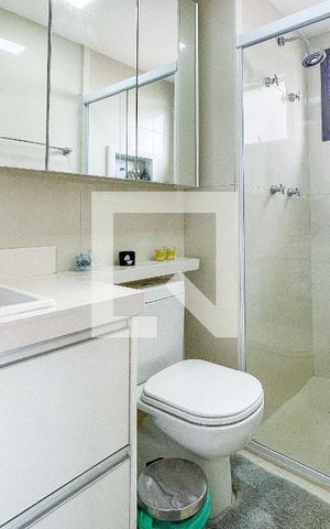Apartamento para alugar com 74m², 2 quartos e 2 vagas Apartamento para alugar com 74m², 2 quartos e 2 vagasBanheiro da Suíte