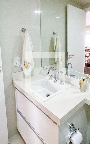 Apartamento para alugar com 74m², 2 quartos e 2 vagas Apartamento para alugar com 74m², 2 quartos e 2 vagasBanheiro