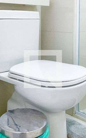 Apartamento para alugar com 74m², 2 quartos e 2 vagas Apartamento para alugar com 74m², 2 quartos e 2 vagasBanheiro da Suíte