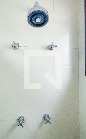 Apartamento para alugar com 74m², 2 quartos e 2 vagas Apartamento para alugar com 74m², 2 quartos e 2 vagasBanheiro da Suíte