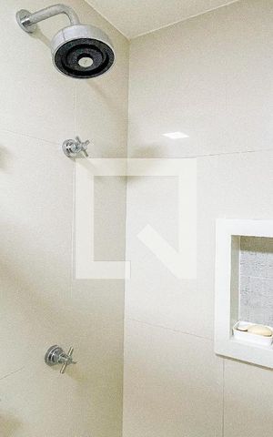 Apartamento para alugar com 74m², 2 quartos e 2 vagas Apartamento para alugar com 74m², 2 quartos e 2 vagasBanheiro