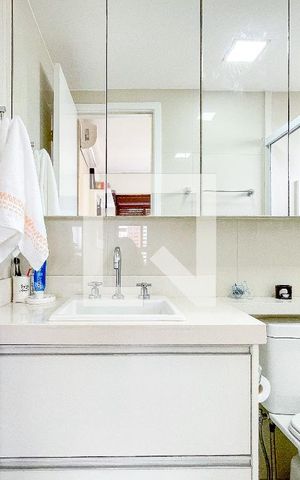Apartamento para alugar com 74m², 2 quartos e 2 vagas Apartamento para alugar com 74m², 2 quartos e 2 vagasBanheiro da Suíte