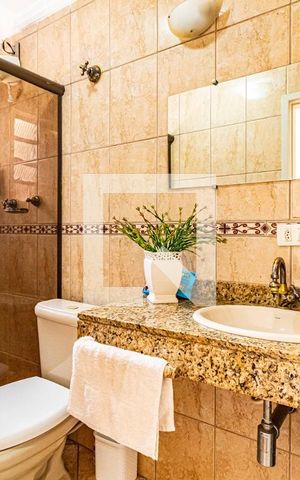 Casa à venda com 180m², 3 quartos e 2 vagas Casa à venda com 180m², 3 quartos e 2 vagasSuite - Banheiro