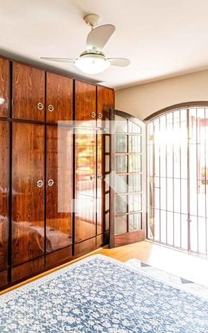 Casa à venda com 180m², 3 quartos e 2 vagas Casa à venda com 180m², 3 quartos e 2 vagasQuarto 01