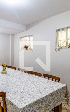 Casa à venda com 180m², 3 quartos e 2 vagas Casa à venda com 180m², 3 quartos e 2 vagasSala de jantar