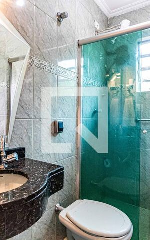 Casa à venda com 180m², 3 quartos e 2 vagas Casa à venda com 180m², 3 quartos e 2 vagasBanheiro social