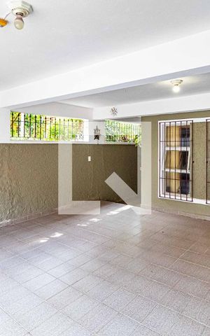 Casa à venda com 180m², 3 quartos e 2 vagas Casa à venda com 180m², 3 quartos e 2 vagasGaragem