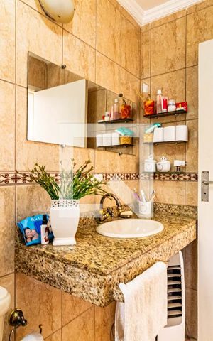 Casa à venda com 180m², 3 quartos e 2 vagas Casa à venda com 180m², 3 quartos e 2 vagasSuite - Banheiro