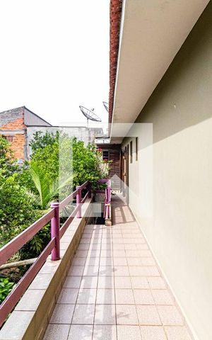 Casa à venda com 180m², 3 quartos e 2 vagas Casa à venda com 180m², 3 quartos e 2 vagasVaranda