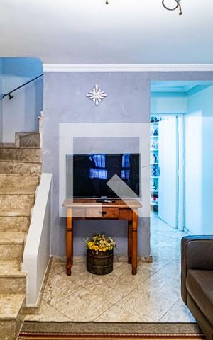 Casa à venda com 180m², 3 quartos e 2 vagas Casa à venda com 180m², 3 quartos e 2 vagasSala