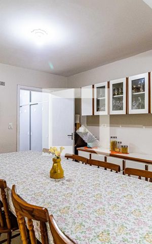 Casa à venda com 180m², 3 quartos e 2 vagas Casa à venda com 180m², 3 quartos e 2 vagasSala de jantar