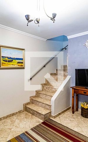 Casa à venda com 180m², 3 quartos e 2 vagas Casa à venda com 180m², 3 quartos e 2 vagasSala
