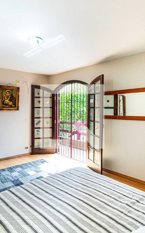 Casa à venda com 180m², 3 quartos e 2 vagas Casa à venda com 180m², 3 quartos e 2 vagasSuite