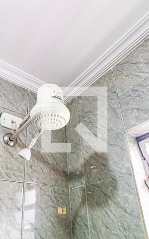 Casa à venda com 180m², 3 quartos e 2 vagas Casa à venda com 180m², 3 quartos e 2 vagasBanheiro social
