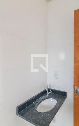Apartamento à venda com 94m², 2 quartos e 1 vaga Apartamento à venda com 94m², 2 quartos e 1 vagaBanheiro da Suite