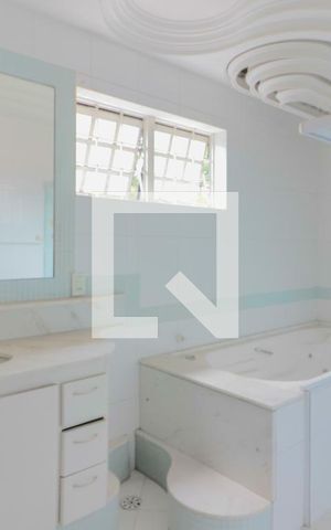 Casa à venda com 300m², 4 quartos e 3 vagas Casa à venda com 300m², 4 quartos e 3 vagasSuite 2