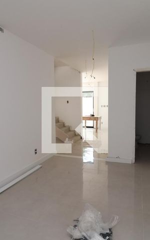 Casa à venda com 250m², 3 quartos e 2 vagasSala
