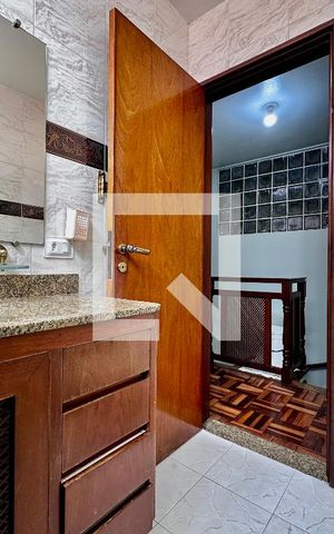 Casa à venda com 155m², 3 quartos e 2 vagas Casa à venda com 155m², 3 quartos e 2 vagasBanheiro Social