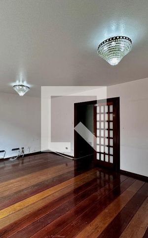 Casa à venda com 155m², 3 quartos e 2 vagas Casa à venda com 155m², 3 quartos e 2 vagasSala