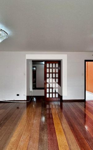 Casa à venda com 155m², 3 quartos e 2 vagas Casa à venda com 155m², 3 quartos e 2 vagasSala