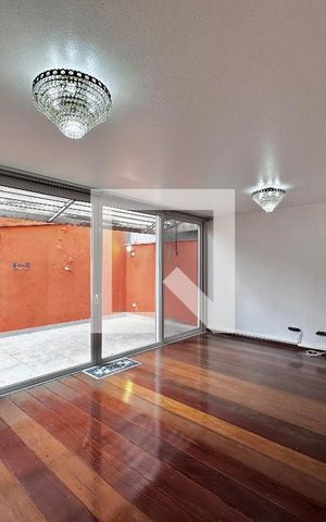 Casa à venda com 155m², 3 quartos e 2 vagas Casa à venda com 155m², 3 quartos e 2 vagasSala