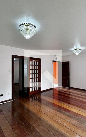 Casa à venda com 155m², 3 quartos e 2 vagas Casa à venda com 155m², 3 quartos e 2 vagasSala