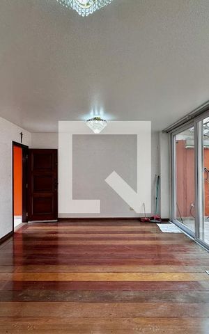 Casa à venda com 155m², 3 quartos e 2 vagas Casa à venda com 155m², 3 quartos e 2 vagasSala
