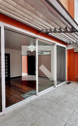 Casa à venda com 155m², 3 quartos e 2 vagas Casa à venda com 155m², 3 quartos e 2 vagasVaranda