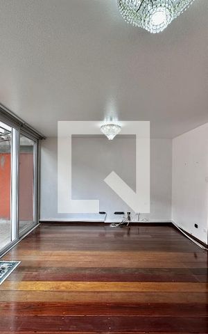 Casa à venda com 155m², 3 quartos e 2 vagas Casa à venda com 155m², 3 quartos e 2 vagasSala