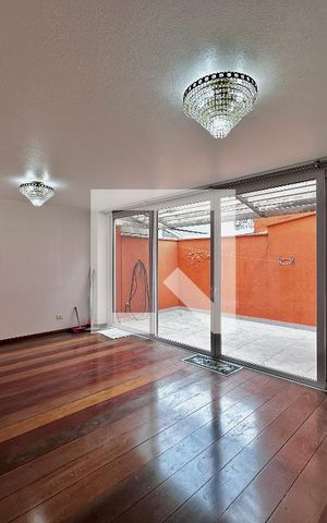Casa à venda com 155m², 3 quartos e 2 vagas Casa à venda com 155m², 3 quartos e 2 vagasSala