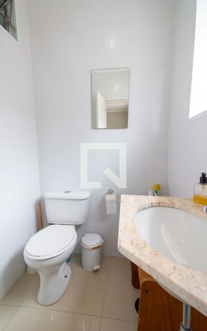 Casa à venda com 150m², 3 quartos e 2 vagas Casa à venda com 150m², 3 quartos e 2 vagasBanheiro