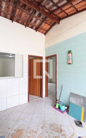 Casa de condomínio para alugar com 120m², 4 quartos e 2 vagasVaranda