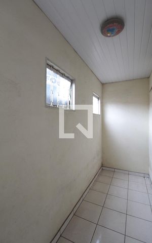 Casa de condomínio para alugar com 120m², 4 quartos e 2 vagasEscritório