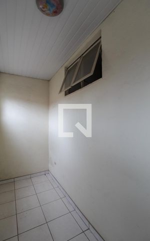 Casa de condomínio para alugar com 120m², 4 quartos e 2 vagasEscritório