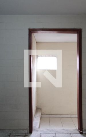 Casa de condomínio para alugar com 120m², 4 quartos e 2 vagasSala de TV