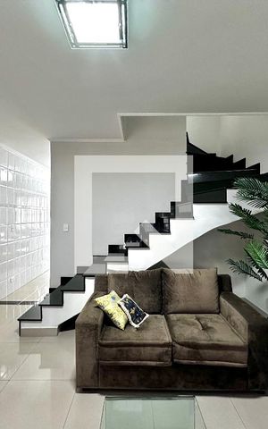 Casa à venda com 105m², 2 quartos e 2 vagas Casa à venda com 105m², 2 quartos e 2 vagasSala
