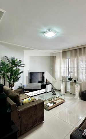 Casa à venda com 105m², 2 quartos e 2 vagas Casa à venda com 105m², 2 quartos e 2 vagasSala