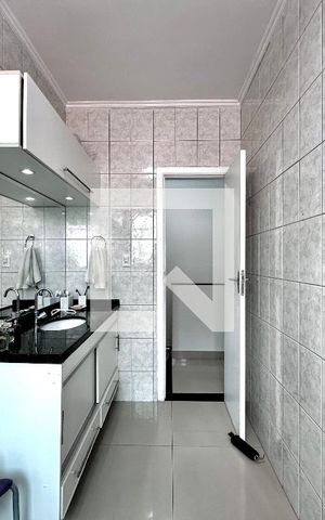 Casa à venda com 105m², 2 quartos e 2 vagas Casa à venda com 105m², 2 quartos e 2 vagasBanheiro