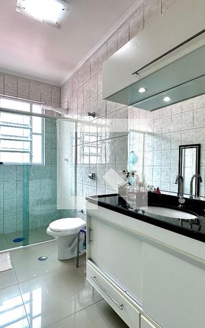Casa à venda com 105m², 2 quartos e 2 vagas Casa à venda com 105m², 2 quartos e 2 vagasBanheiro