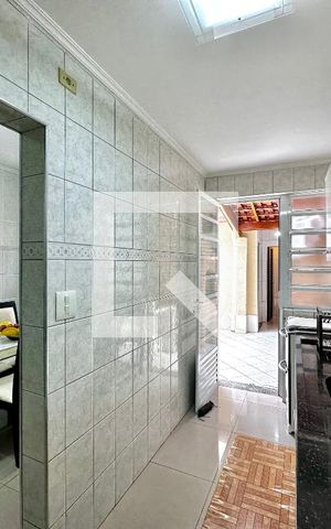 Casa à venda com 105m², 2 quartos e 2 vagas Casa à venda com 105m², 2 quartos e 2 vagasCozinha