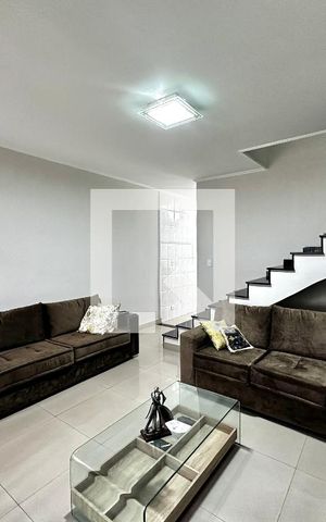 Casa à venda com 105m², 2 quartos e 2 vagas Casa à venda com 105m², 2 quartos e 2 vagasSala