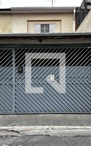 Casa à venda com 105m², 2 quartos e 2 vagas Casa à venda com 105m², 2 quartos e 2 vagasFachada