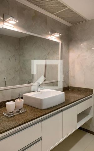 Apartamento à venda com 163m², 3 quartos e 2 vagas Apartamento à venda com 163m², 3 quartos e 2 vagasBanheiro social