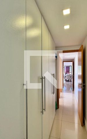 Apartamento à venda com 161m², 3 quartos e 2 vagas Apartamento à venda com 161m², 3 quartos e 2 vagasSuíte 1 - Corredor