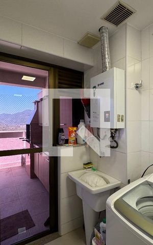 Apartamento à venda com 161m², 3 quartos e 2 vagas Apartamento à venda com 161m², 3 quartos e 2 vagasCozinha e Área de Serviço