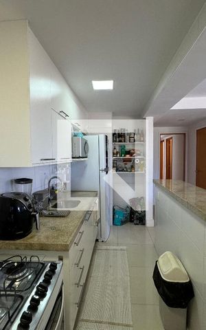 Apartamento à venda com 161m², 3 quartos e 2 vagas Apartamento à venda com 161m², 3 quartos e 2 vagasCozinha e Área de Serviço