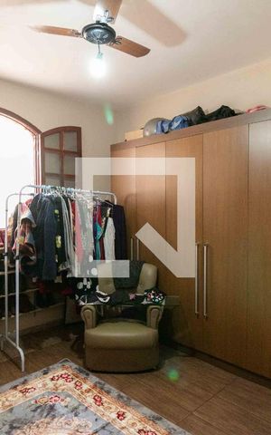 Casa à venda com 185m², 2 quartos e 4 vagas Casa à venda com 185m², 2 quartos e 4 vagasQuarto 1