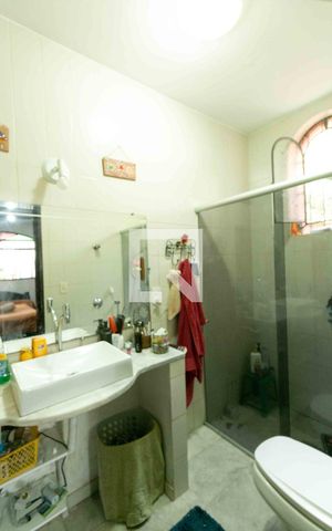 Casa à venda com 185m², 2 quartos e 4 vagas Casa à venda com 185m², 2 quartos e 4 vagasBanheiro